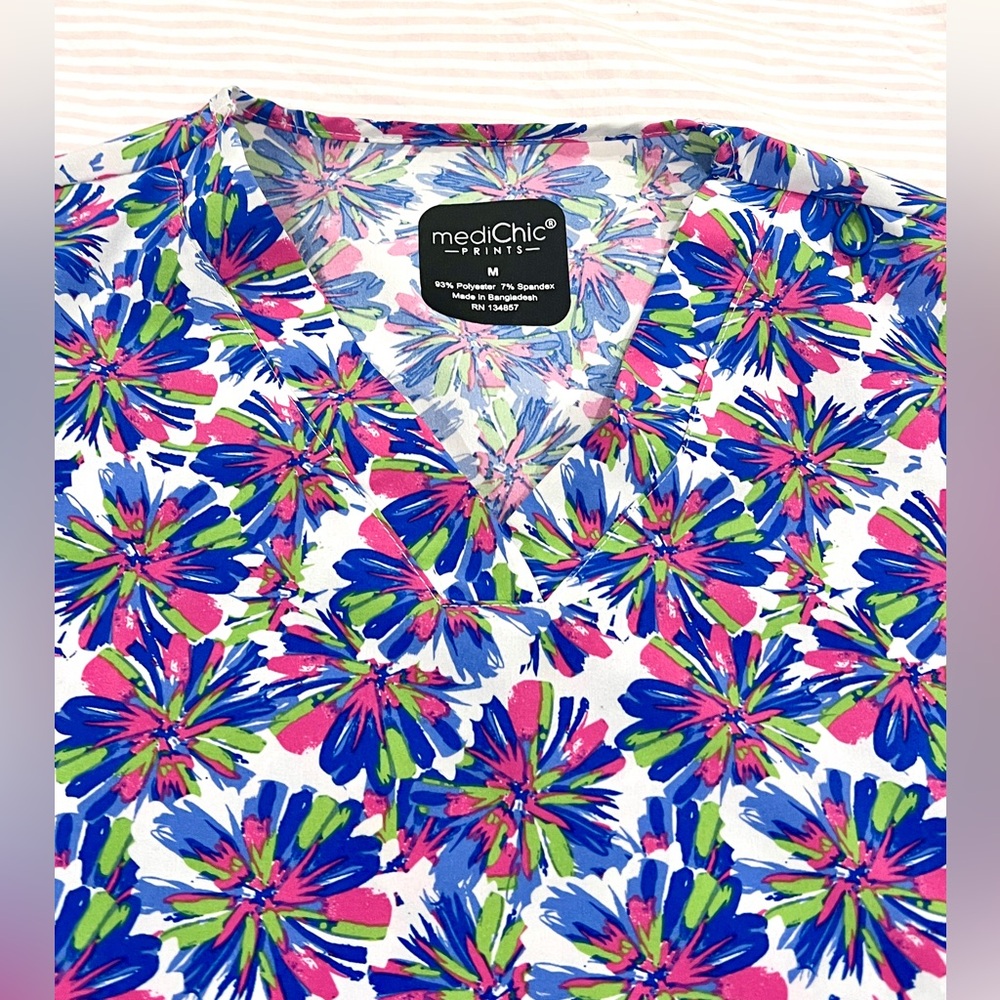 Medium Scrub top - Picture 2 of 6